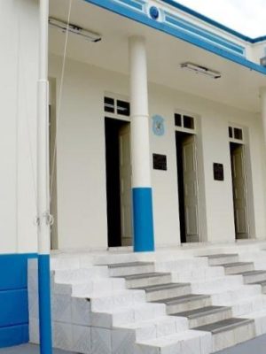 Em Itacoatiara, o Ministério Público do Amazonas (MPAM), por meio da 3ª Promotoria de Justiça da cidade, recomendou a suspensão imediata e a posterior anulação do Pregão Presencial no Registro de Preços n° 003/2025, que visa a aquisição de materiais de limpeza pública destinados à Secretaria Municipal de Infraestrutura de Itacoatiara. A medida foi tomada após a constatação de possíveis irregularidades no processo licitatório.