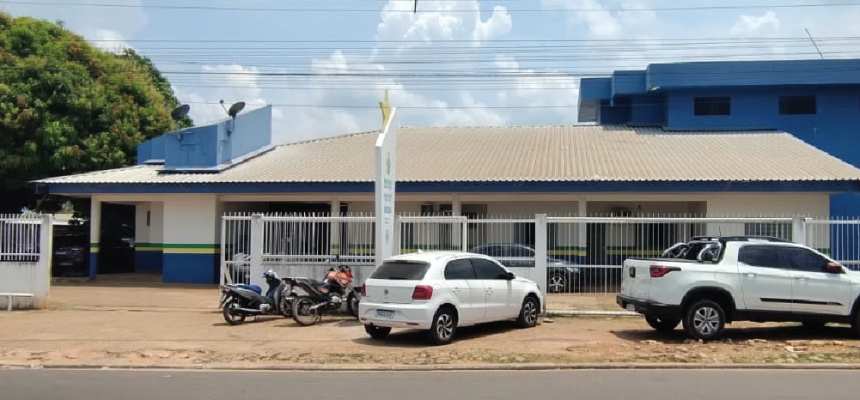 A Polícia Civil do Amazonas (PC-AM), por meio da Delegacia Interativa de Polícia (DIP) de Itacoatiara (a 176 quilômetros de Manaus), prendeu em flagrante, na quarta-feira (23/07), Vilkmar de Souza Cavalcante, de 35 anos e apreendeu um adolescente, de 16 anos, por envolvimento no roubo a um hortifruti do município. O crime foi praticado na madrugada de quarta-feira, no bairro Iracy, em Itacoatiara.