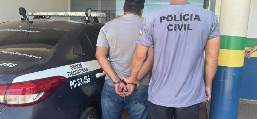 A Polícia Civil do Amazonas (PC-AM), por meio da Delegacia Especializada de Polícia (DEP) de Itacoatiara (a 176 quilômetros de Manaus), prendeu em flagrante, na segunda-feira (28), Jonatas Trindade Araújo, 32, conhecido como “Diabo Loiro”, pelos crimes de tráfico de drogas e posse irregular de munição de uso permitido. A prisão foi realizada no bairro Canaã, na comunidade Novo Remanso, zona rural do município.