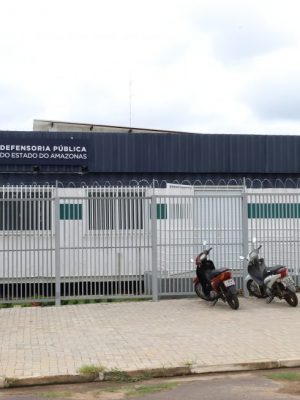 A Defensoria Pública do Estado do Amazonas (DPE-AM) instaurou um procedimento para apurar possíveis práticas comerciais abusivas e publicidade enganosa atribuídas à empresa Sonho Bom Colchões Ltda. A investigação foi motivada por diversas denúncias de consumidores do município de Itacoatiara, distante 271 quilômetros de Manaus, que relataram irregularidades na venda de colchões com supostas propriedades terapêuticas.